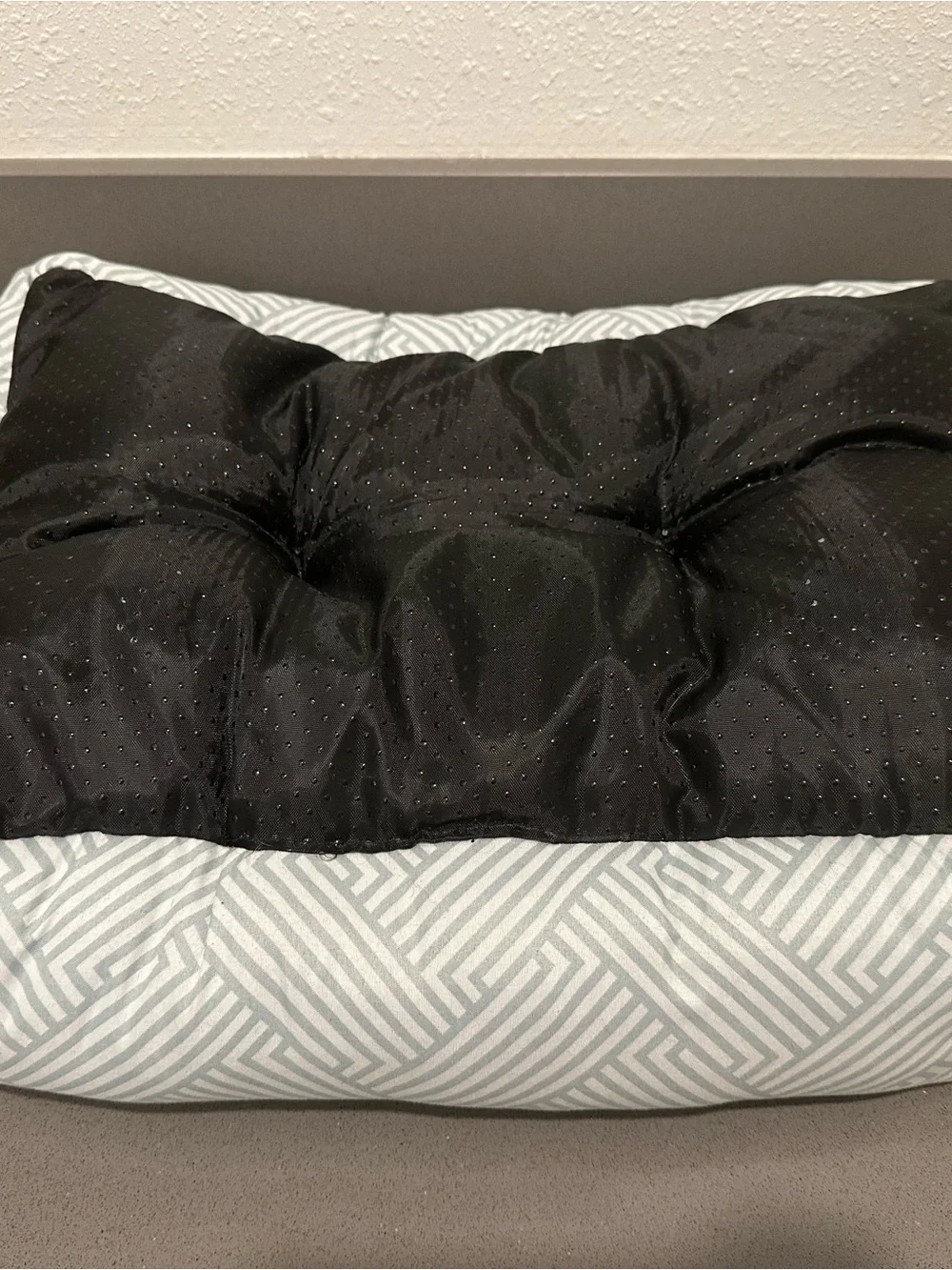 Modern Threads Light Gray/Blue Plush Pet Bed